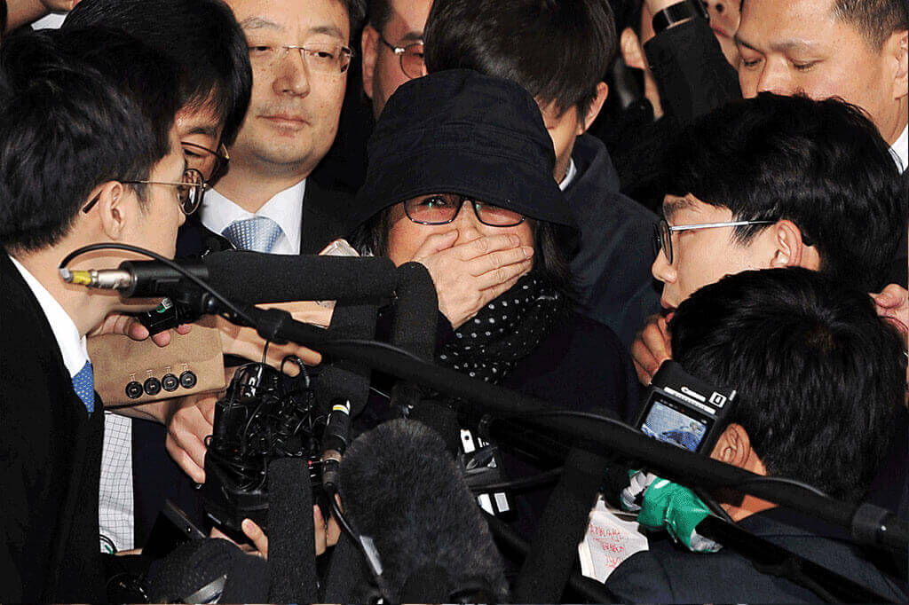 Ms Choi surrounded by reporters as she arrived for questioning at the Prosecution Office in Seoul, South Korea, on Oct 31, 2016.