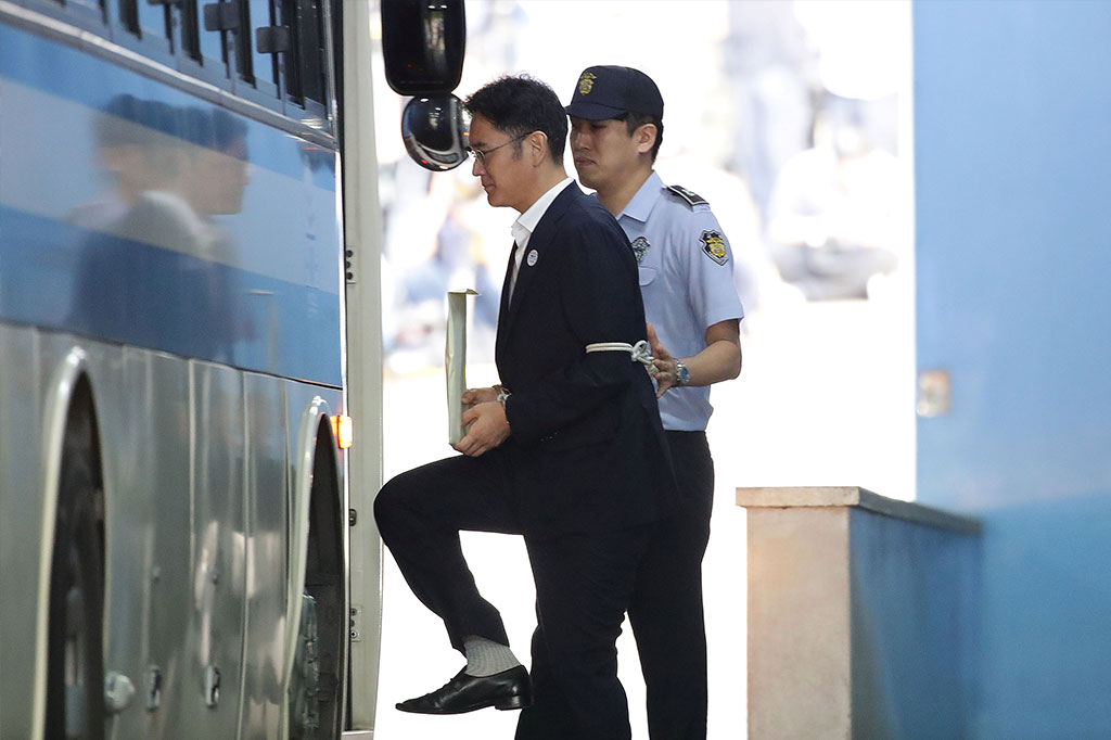 Mr Lee leaves after his verdict trial at the Seoul Central District Court on Aug 25, 2017. Lee was handed down five years' jail sentence.